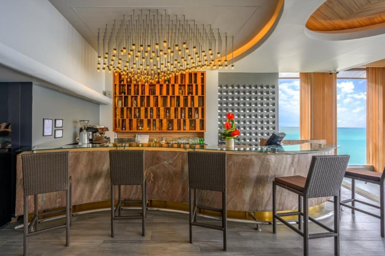 Namaka Resort Kamala מראה חיצוני תמונה The bar at the Sky Bar